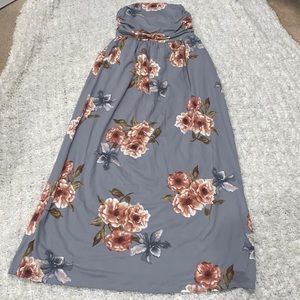🤩 long Beautiful gray floral dress!!